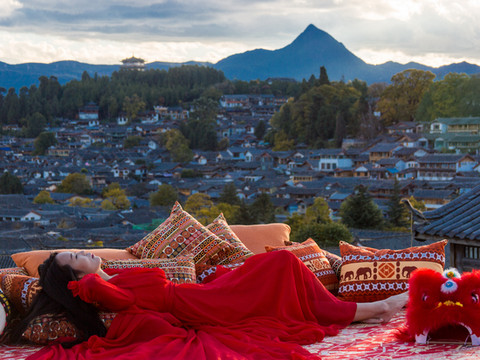 山野艺宿·观古城全景度假酒店(丽江北门大水车店)