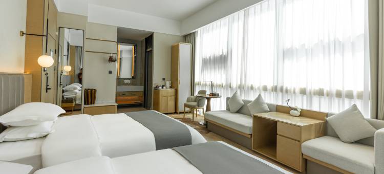 火红年华·钒华酒店图片