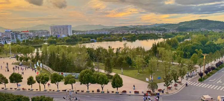 禾子酒店(朱提文化公园店)图片