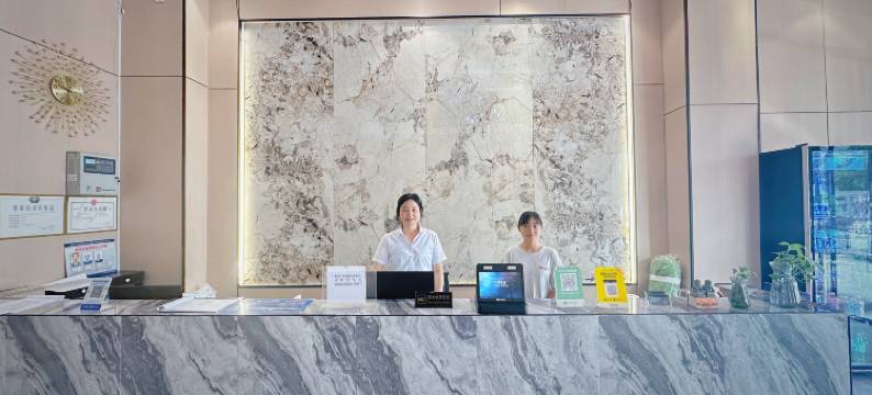 三亚海蓝湾度假酒店(海月广场外贸路美食街店)图片