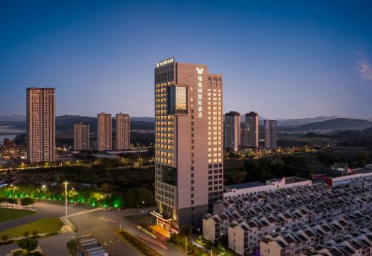 维也纳国际酒店（韶关高铁站广场店）外景图