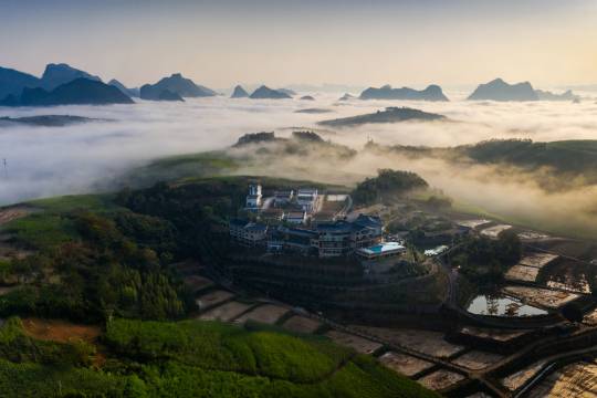 崇左發呆坡雲頂全景度假村