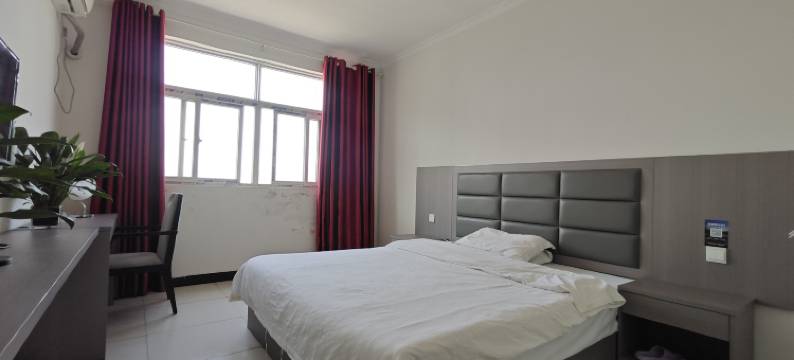 OYO新郑莱湾宾馆(河南工程学院店)图片