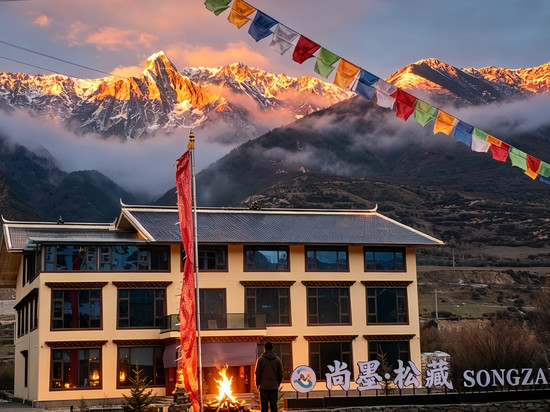 尚墨•松藏|SONGZANG•STARSPAN360°雪山全景|富氧花园度假美宿