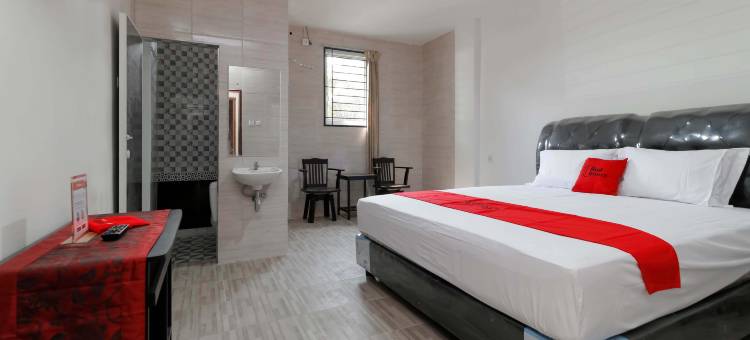 红门酒店普拉斯-靠近皇家普丽玛医院棉兰(RedDoorz Plus near RS Royal Prima Medan)图片