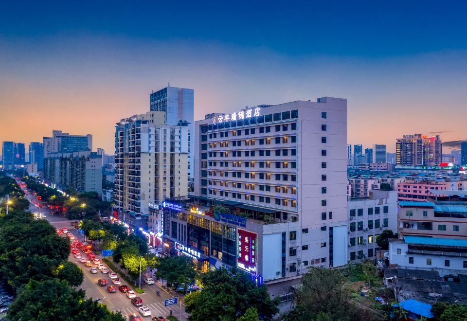 云丰瑞锦酒店(广西大学动物园地铁站店)外景图