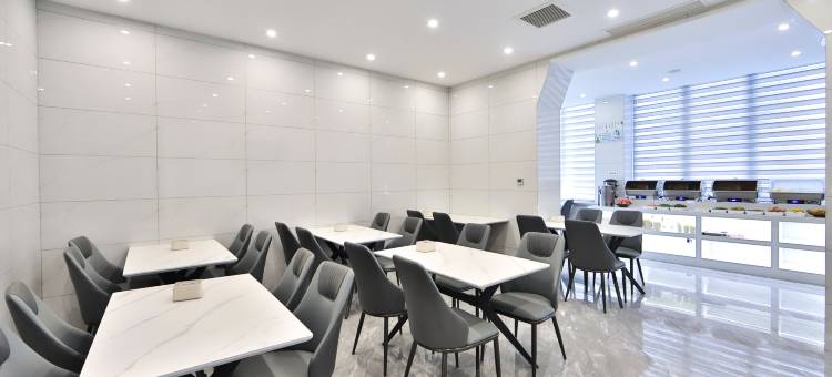 白城回家商务宾馆(火车站新华东大路店)图片