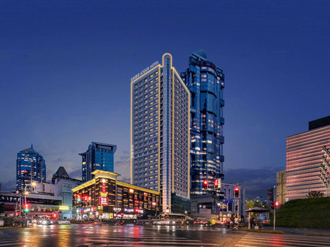 上海陆家嘴八佰伴亚朵酒店