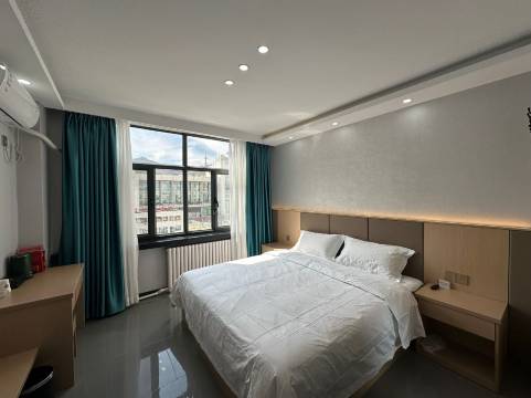 宏富酒店(乌鲁木齐火车南站店)