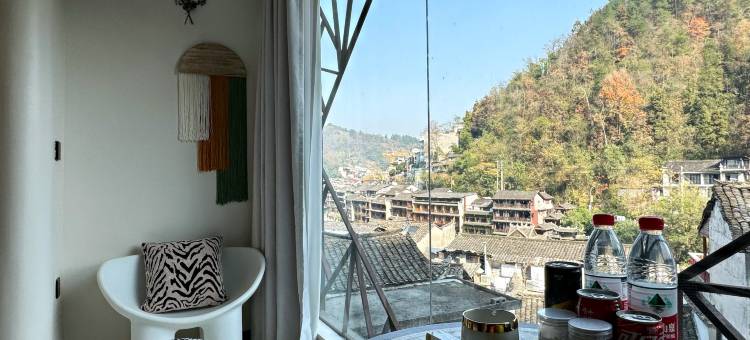 九野半山全景民宿(凤凰古城店)图片