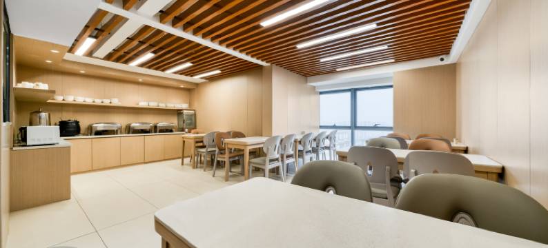 尚庭轻居酒店(翠屏区政务中心店)图片