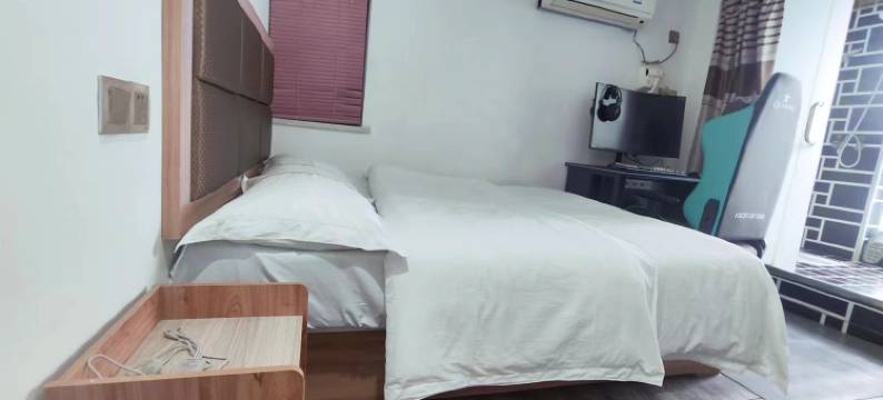 捷豹电竞民宿(湖北工业大学店)图片