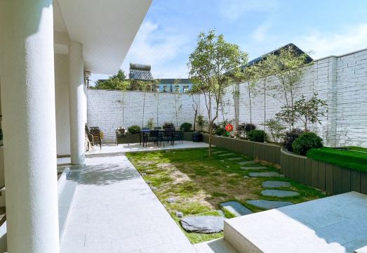 E CHI HOMESTAY Hotel Overview