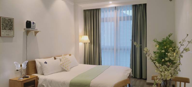 微澜·轻奢影院城市民宿(衢州高铁站万达广场店)图片