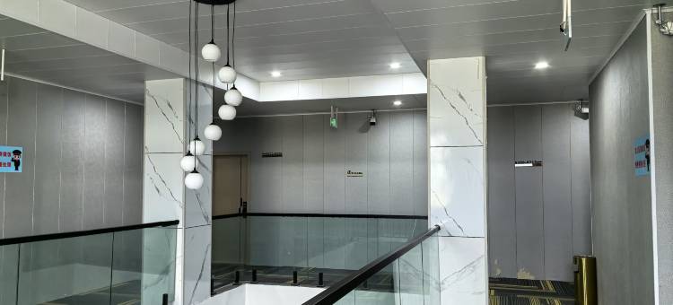 仲巴天圣假日酒店图片