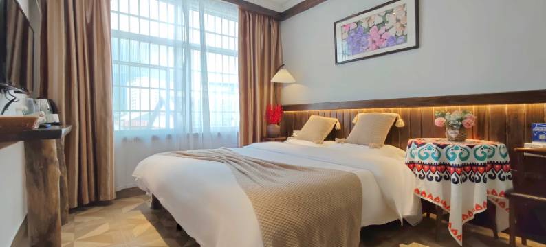 小背篓民宿(张家界火车站天门山索道店)图片