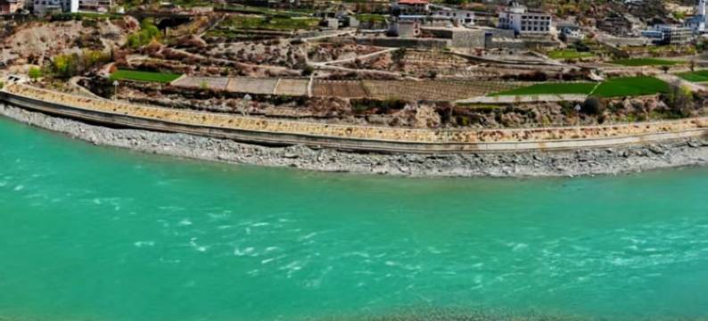 德钦海湾8号江景大酒店图片