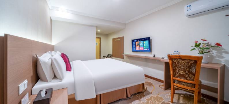 亿佰酒店(贵州省人民医院南明院区东山公园店)图片