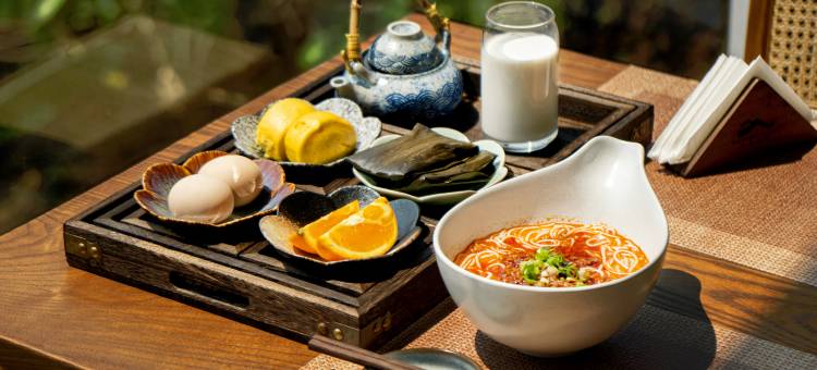 芒市沐野山宿(孔雀湖店)图片