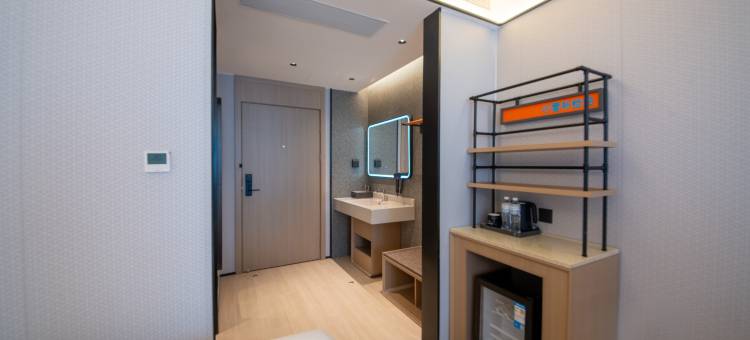 雷神电竞酒店(青岛黄岛科技大学店)图片