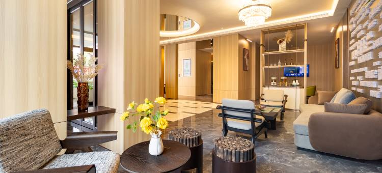 白玉兰酒店(东港黄海大市场店)图片