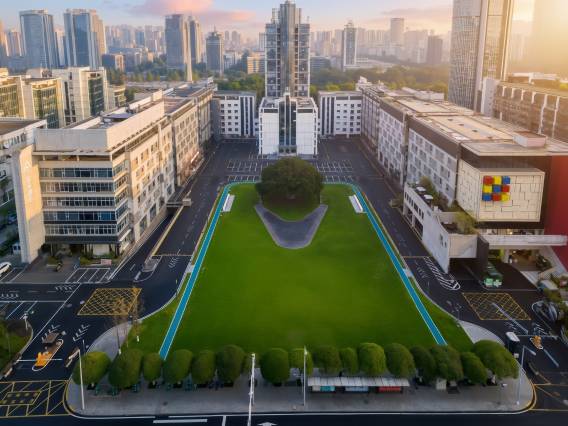 重庆光电园两江幸福广场亚朵酒店图片