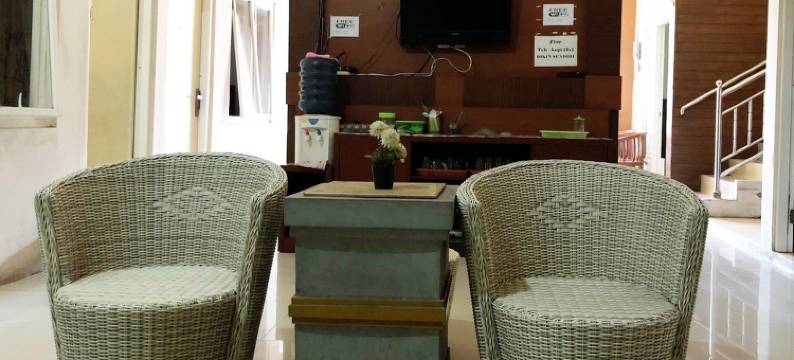 巴布萨拉姆荣库特米特拉红门酒店民宿(Homestay Babussalam Rungkut Mitra RedDoorz)图片