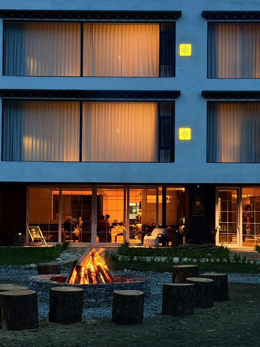 Yubeng Manshan MANSHAN · Golden Snow Bonfire Private Hot Spring ManorHotel Overview