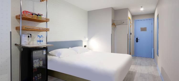 网鱼电竞酒店(苏州龙湖相城天街夏圩地铁站店)图片