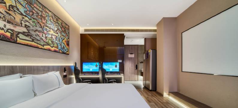 ReMAX热麦电竞酒店(宁波南部商务区店)图片