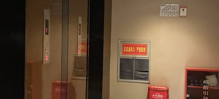 雅地公寓(重庆解放碑八一好吃街店)图片