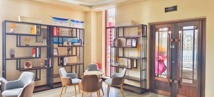 速8酒店(长白山北坡集散中心稻米驿站店)图片