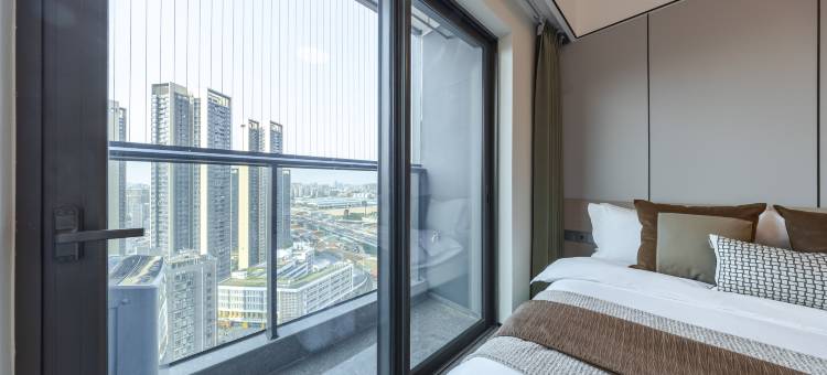 伯爵·云端巨幕Service Apartment(深圳北站万科悦城店)图片