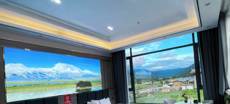 鲁朗南峰精品酒店图片