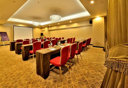 Amaroossa Royal Bogor Hotel Overview
