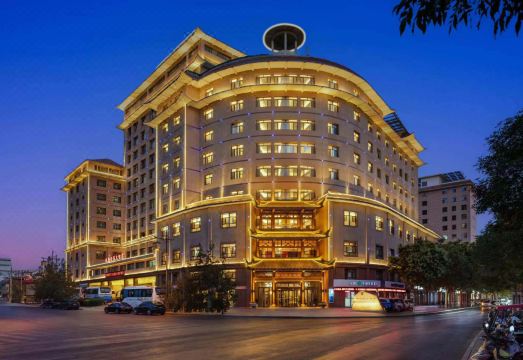 敦煌丝路怡君酒店外景图