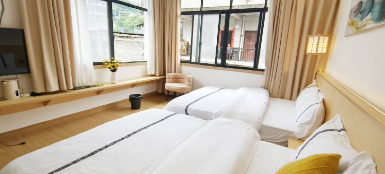 清馨居民宿(凤凰古城店)图片