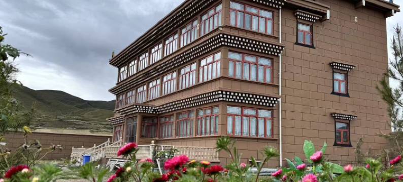 嘉德仓大酒店(阿坝格尔登寺院店)图片