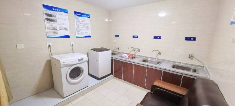 庆泰金贸酒店(重庆西站二郎地铁站店)图片