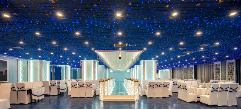 阿克苏浦东假日酒店(阿克苏火车站凤泉河公园店)图片