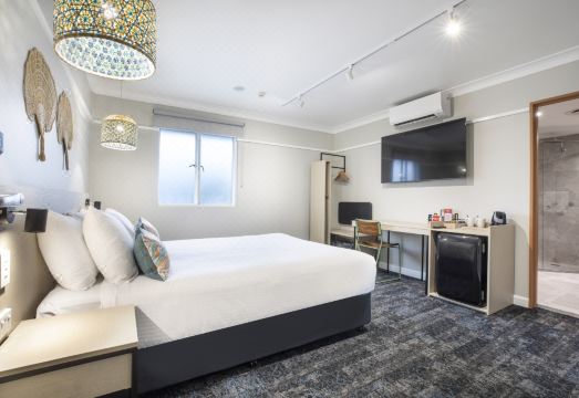 Nightcap at Manly HotelHotel Overview