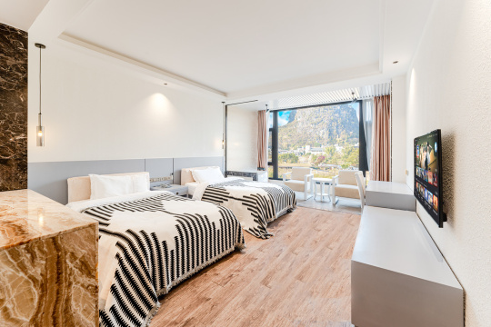 Carefree Resort (Yangshuo Yulong River Ten-mile Gallery) Hotel Overview