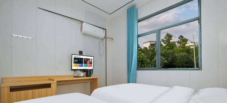 南昌清风商务宾馆(国威路地铁站店)图片