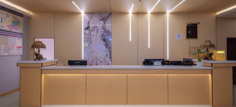 瑞丽云客曼酒店(多宝城店)图片