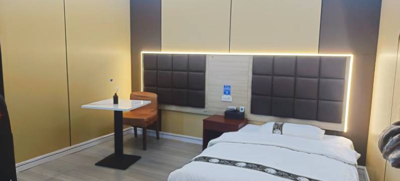 石阡三五电竞酒店(古温泉景区店)图片