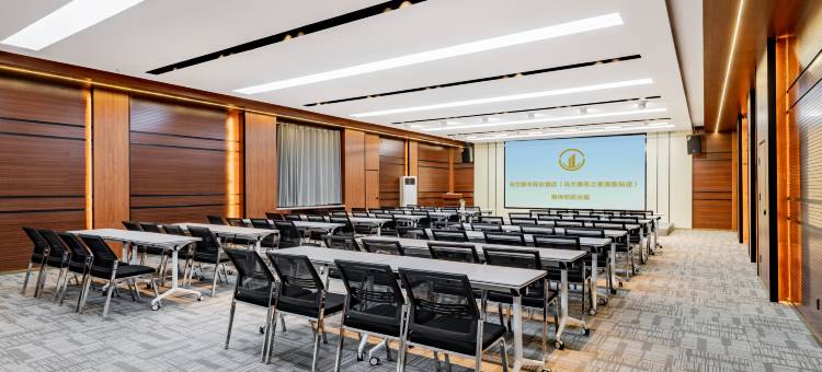 钰伦酒店(乌兰察布之夜高铁站店)图片