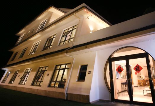 yixinglongchiyuansu hotelHotel Overview