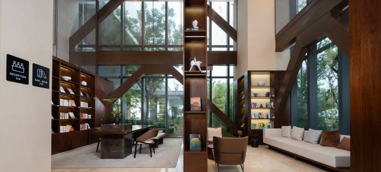 大连高新万达广场星海湾大桥亚朵酒店图片