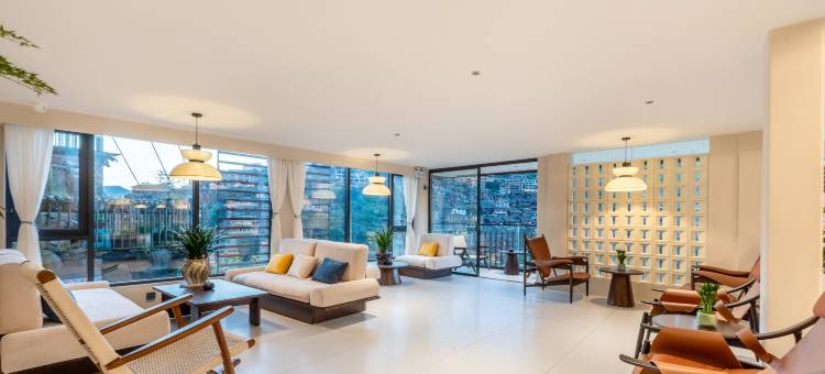 元素精品民宿(西江千户苗寨一号风雨桥店)图片