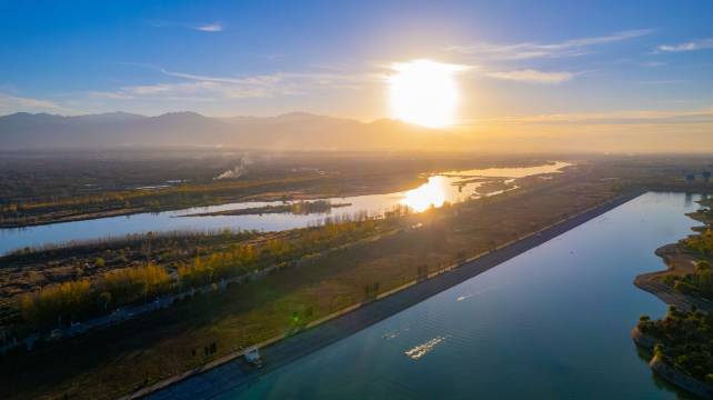 棠樾湖畔酒店(咸阳杨凌南站店)图片